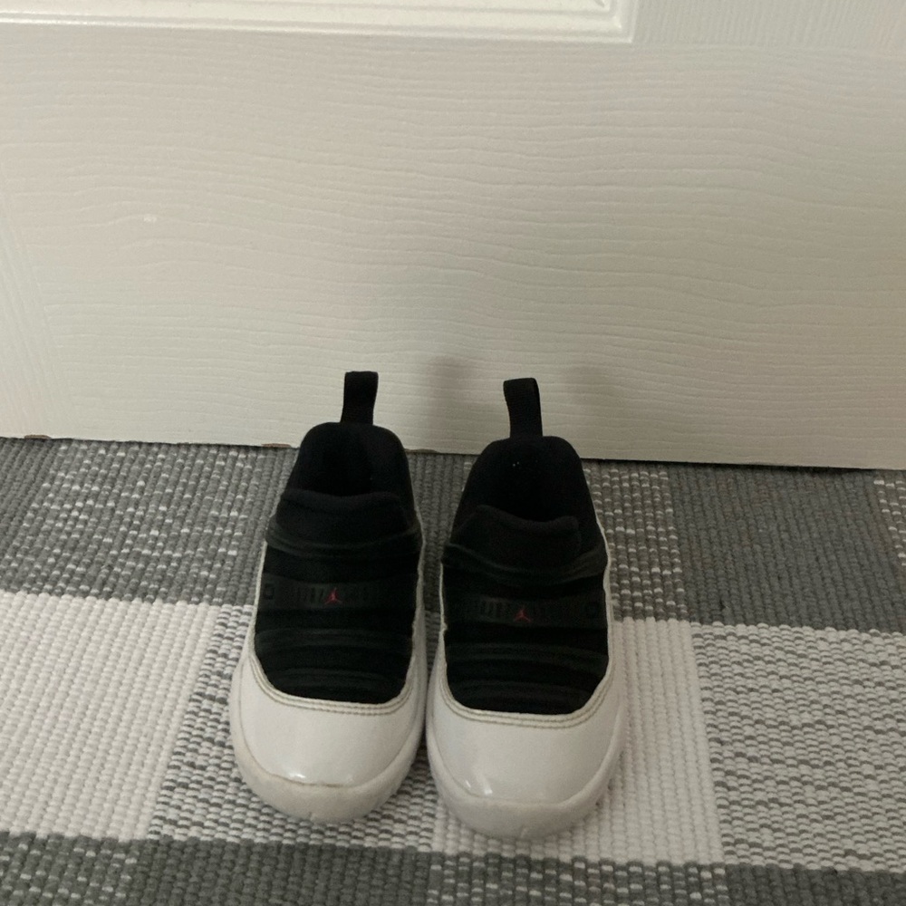 Jordan Childs Sneakers in Black and White